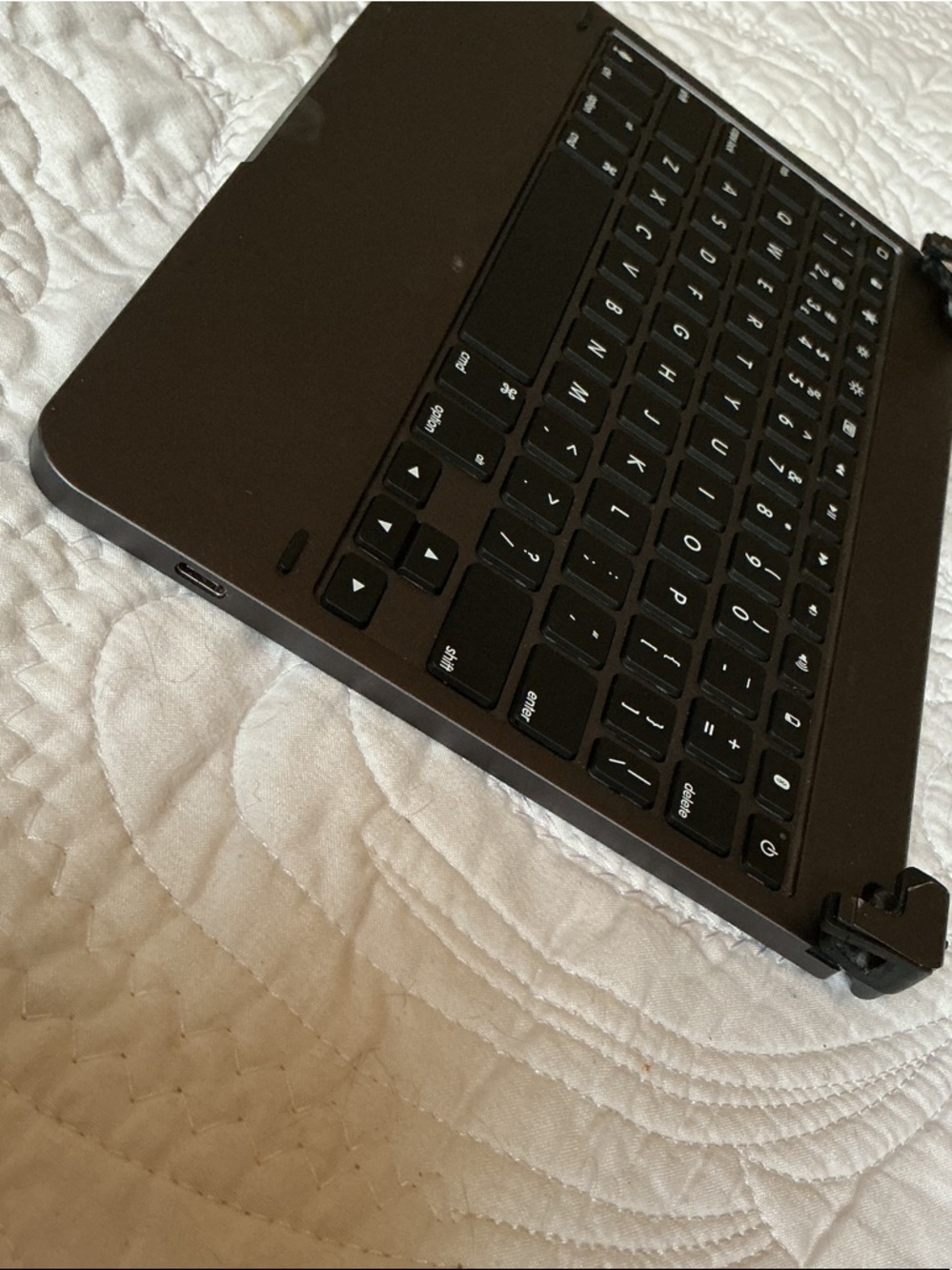 SOLD Brydge Pro Wireless Portable Bluetooth Keyboard iPad 11 Pro Space Grey - Picture 11 of 12